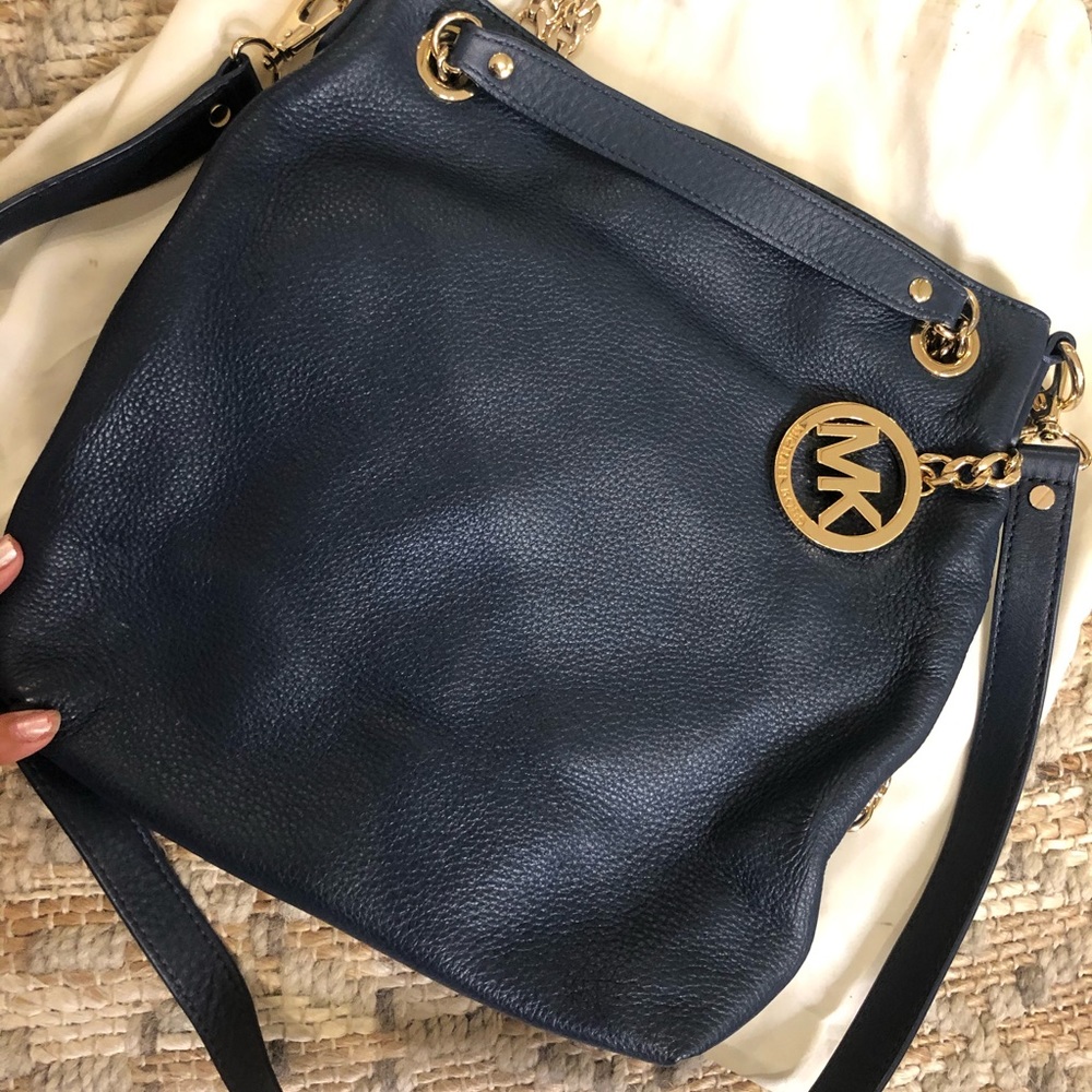 Michael Kor’s shoulder bag ( genuine leather)